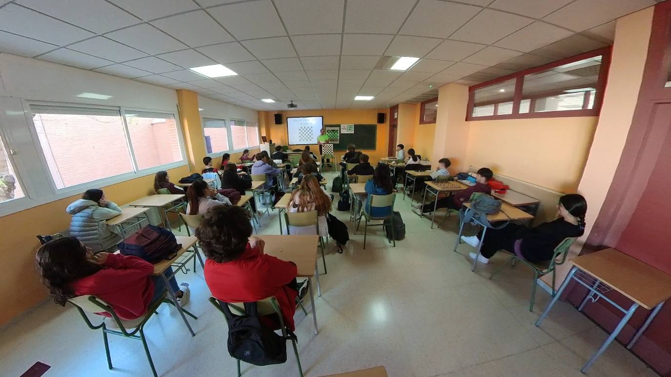 Taller de ajedrez en el Doctor Fernández Santana 