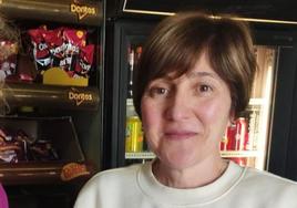 María del Mar, ganadora del concurso, recibiendo el premio