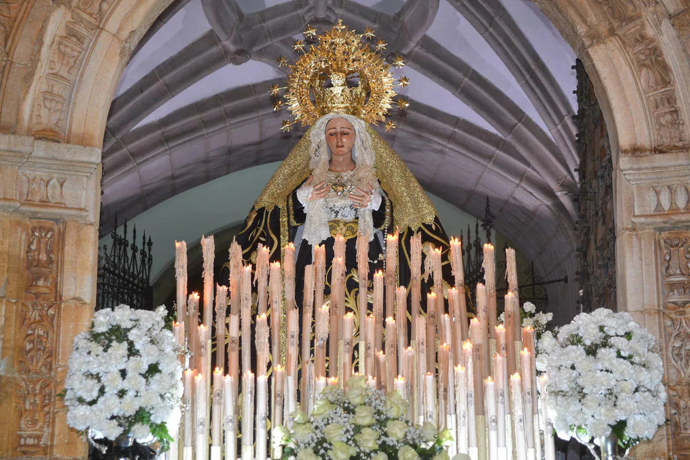 Salida en procesión de la Virgen de los Dolores