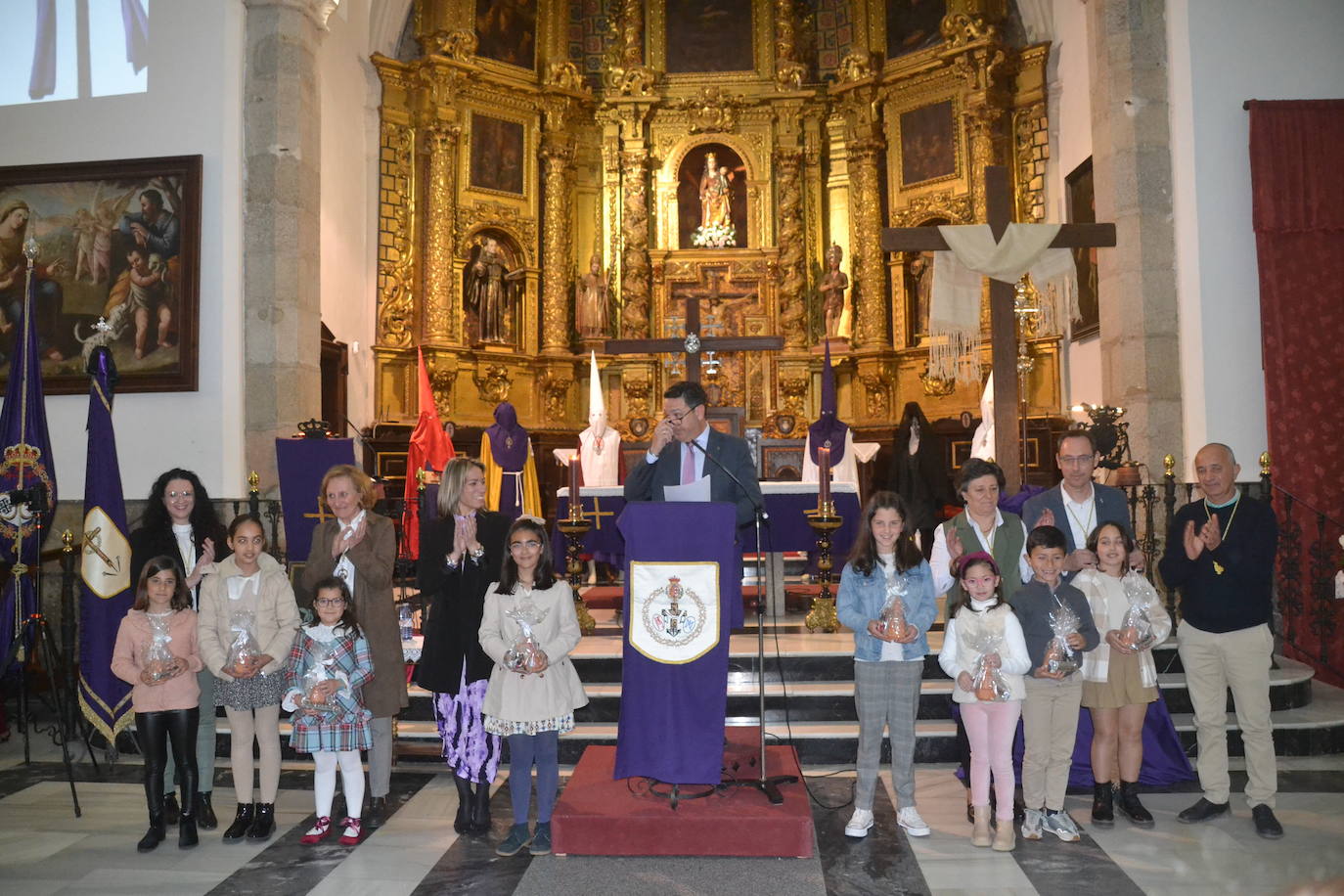 Entrega de premios a alumnos de catequesis premios la pasión segín los niños'