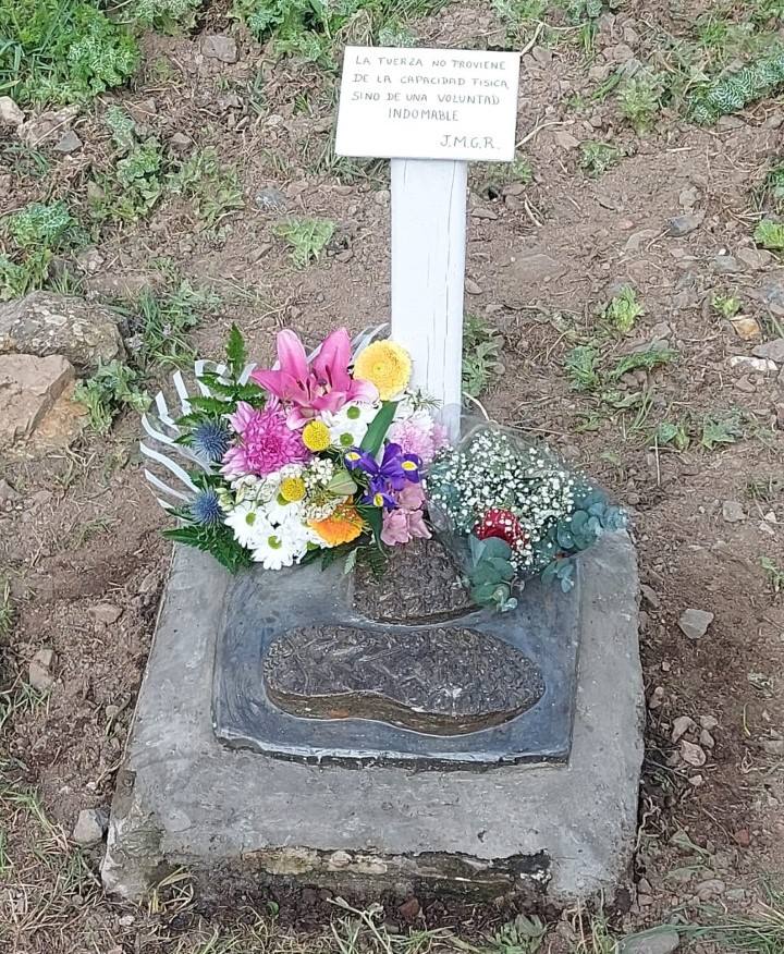 El monolito tras ser descubierto