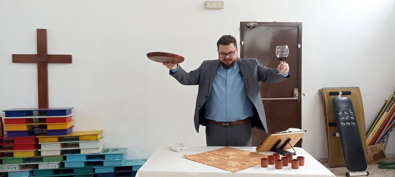 El pastor en la consagración del pan y el vino