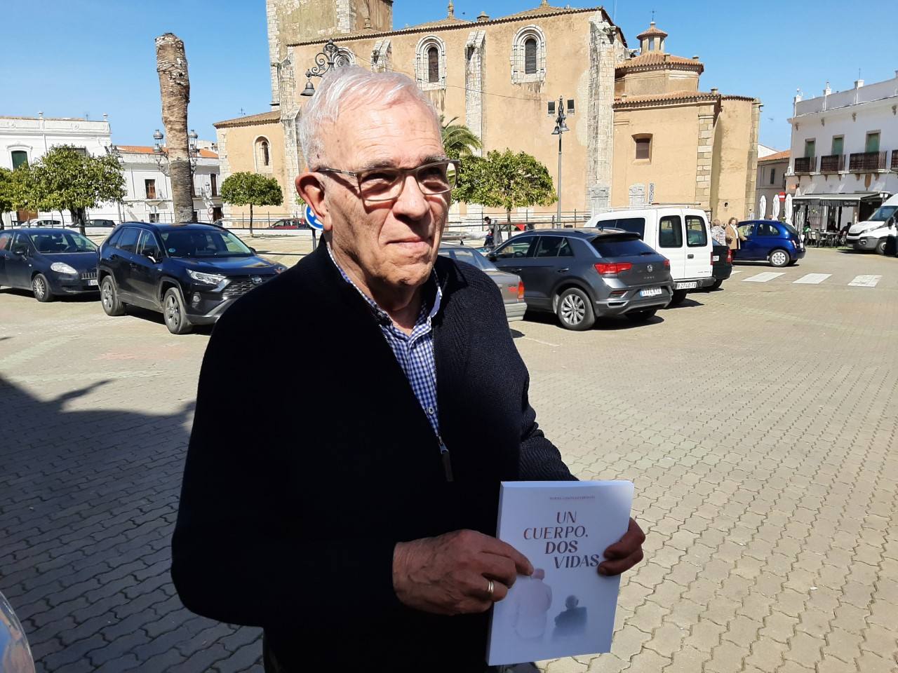 Martín Gonzalez Carvajal presenta este viernes, en Labradores, su libro 'Un cuerpo dos vidas'