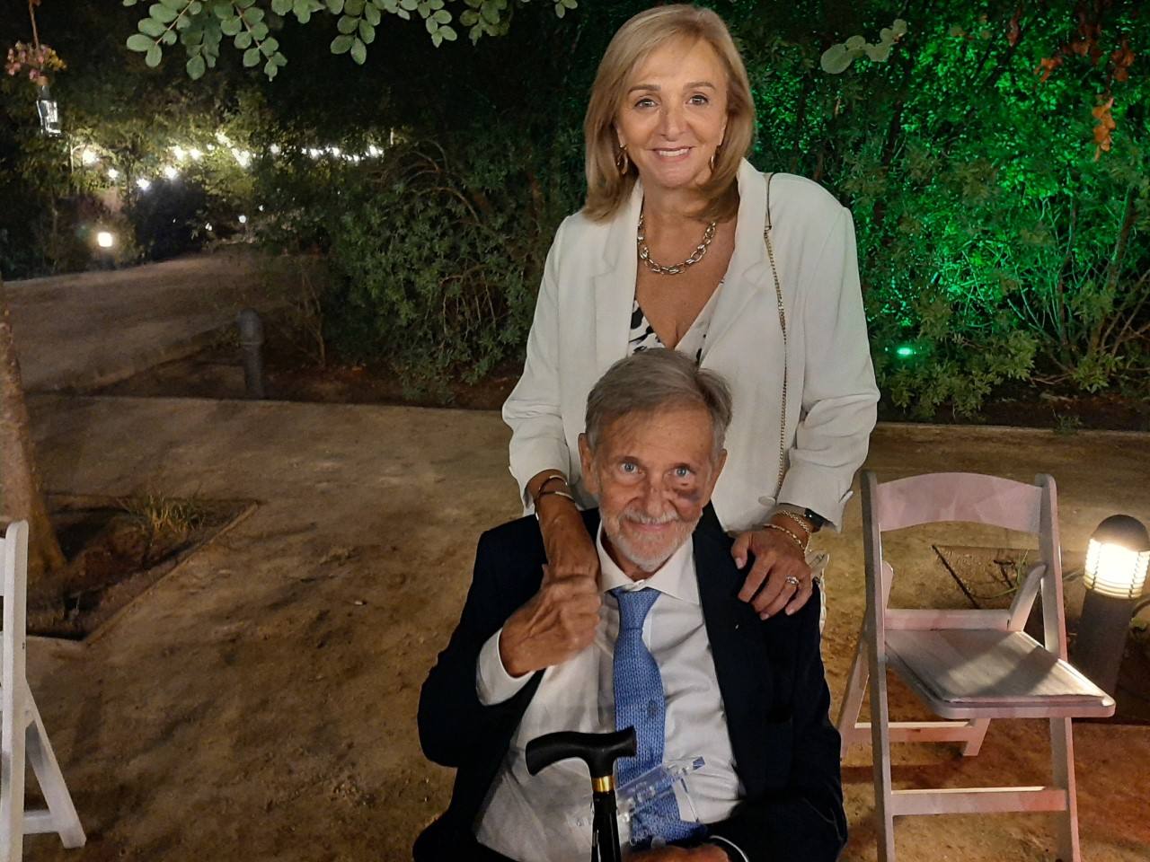 Con su mujer,Pilar, en erl balneario del Raposo