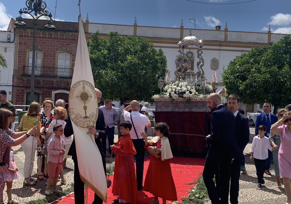 Procesión del Corpus en 2022 a su paso por la Plaza de España