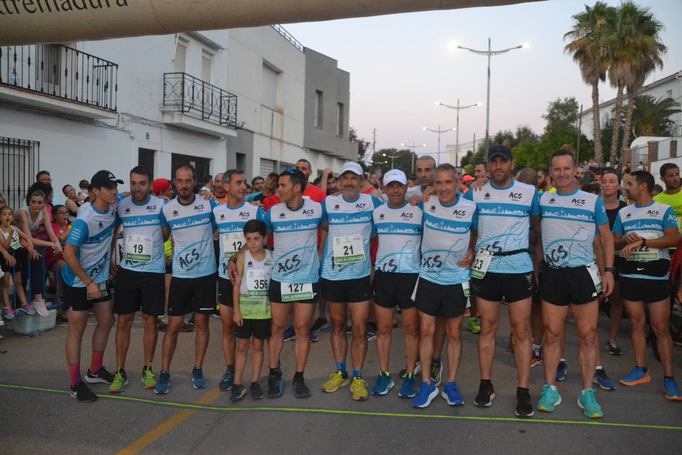 Miembros de la ACS antes de dar salida a la Nocturna