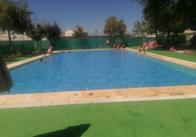 Piscina pequecha de Los Santos de Maimona