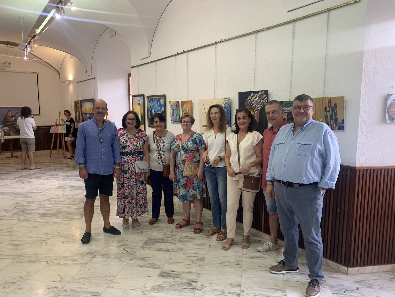 Alumnos de la Escuela de Pintura en la exposición