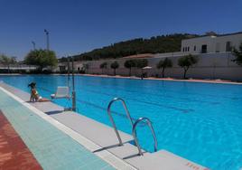 La piscina un lugar muy apropiado en estos días