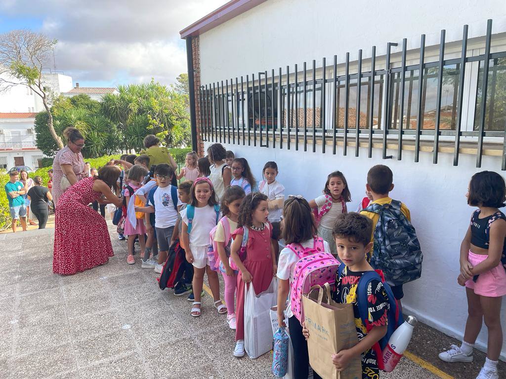 Alumnos del Mauricio Tinoco en su primer día