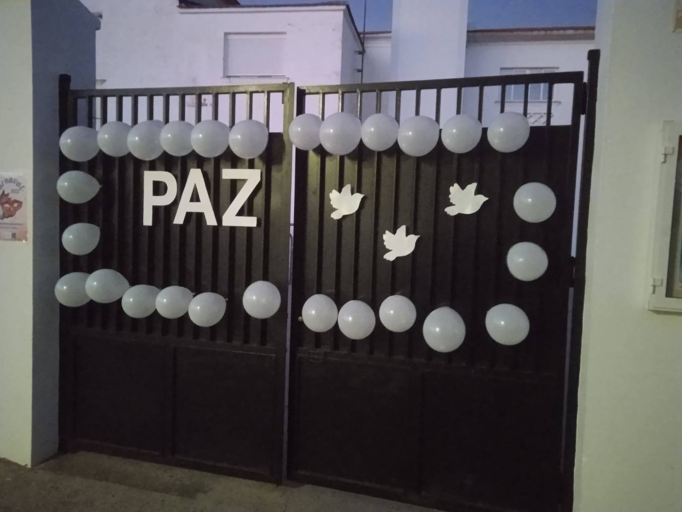 Puerta del Juan Blanco decorada por su AMPA 