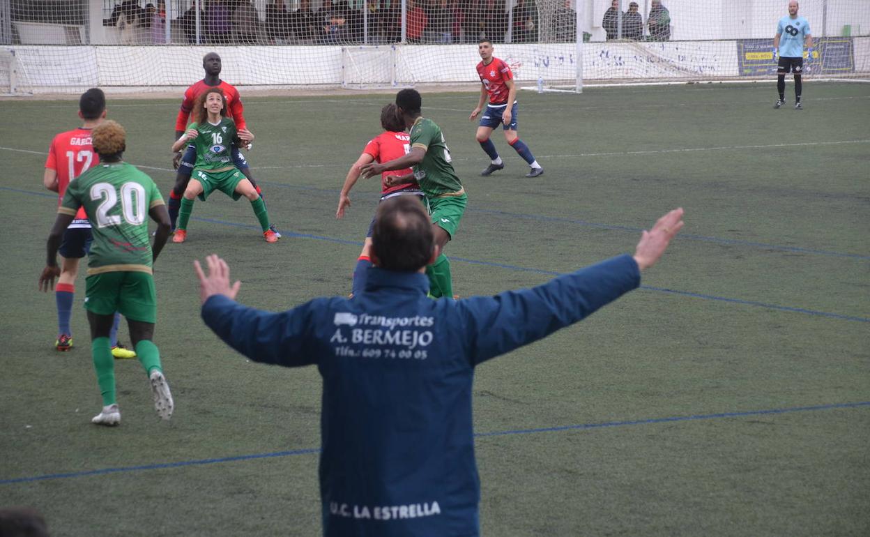 Sabino de espalda pide calma 