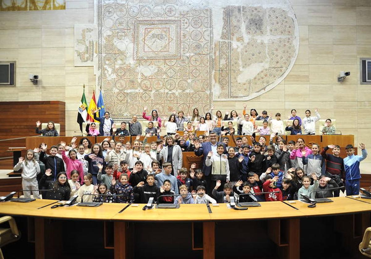 Escolares santeños en la Asamblea