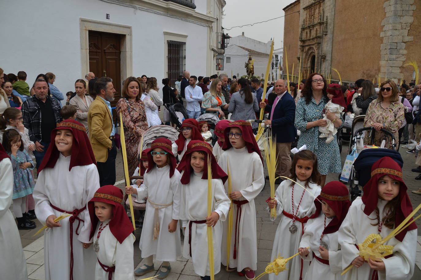 Niños vestidos de hebreos en la procesión