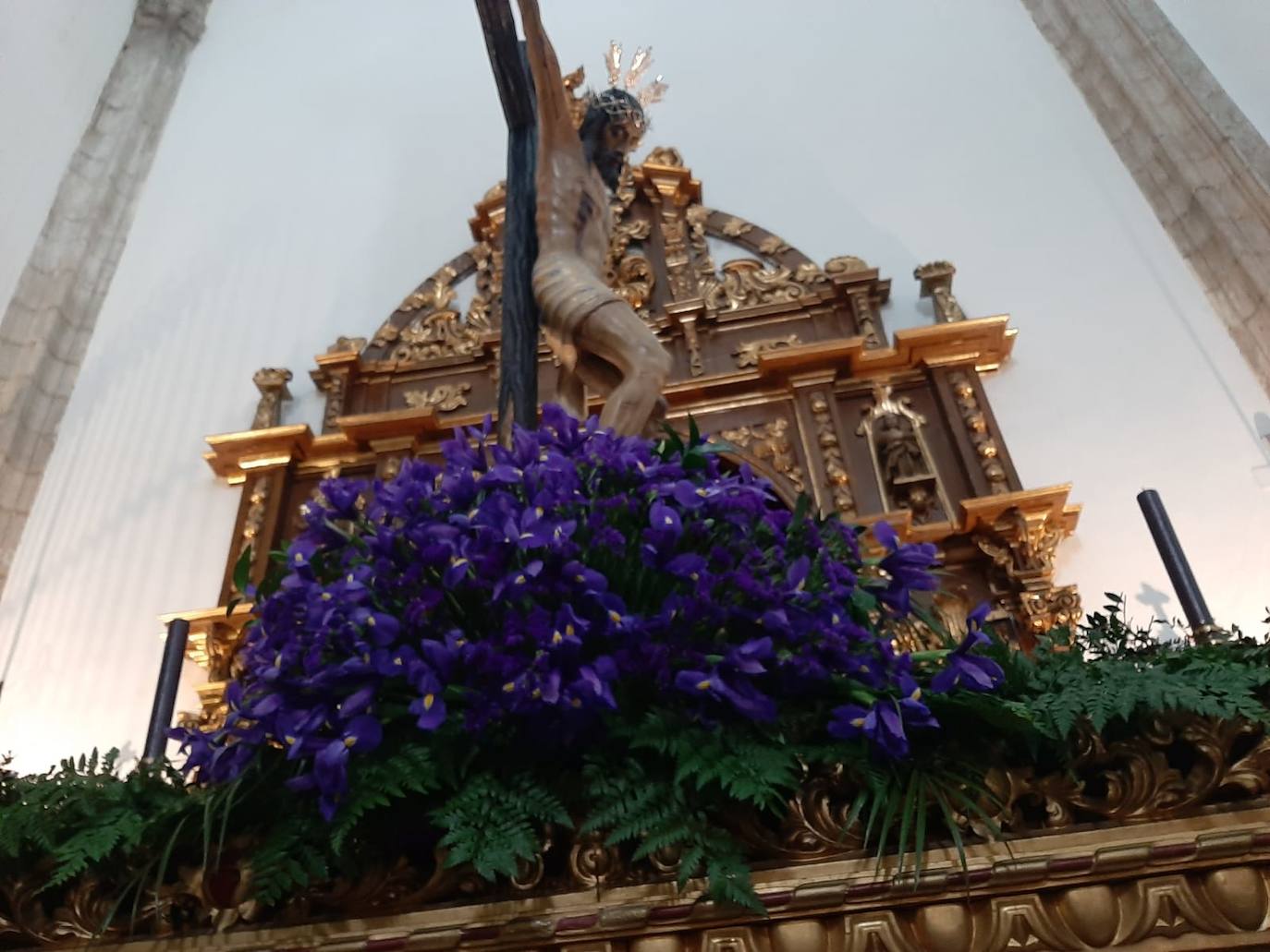 Flores para el Cristo de las Misericordias