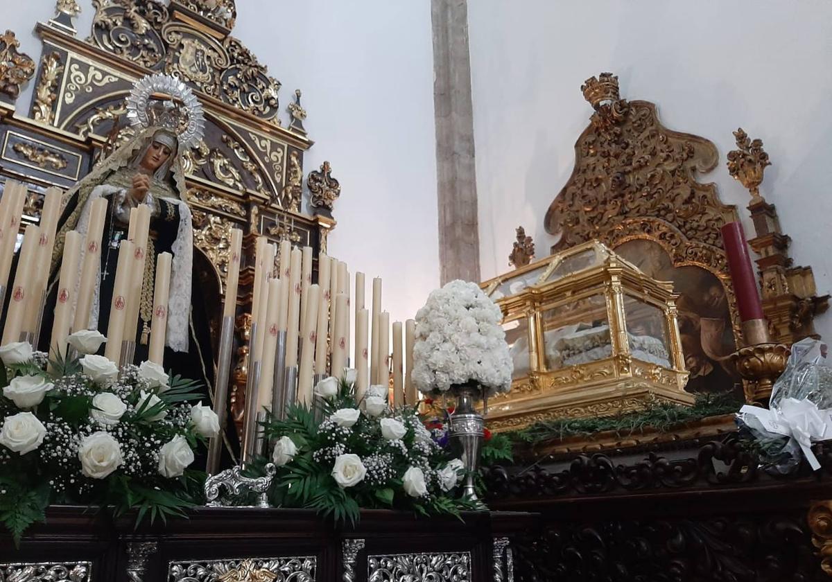 Imagenes de la Urna con el Cristo Yacente y de las Angustias