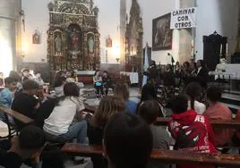 Ambiente alegre junto a la cinco monjas