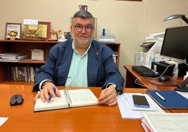 Manuel Lavado Barroso en su despacho