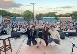 Cristina Sánchez con sus músicos