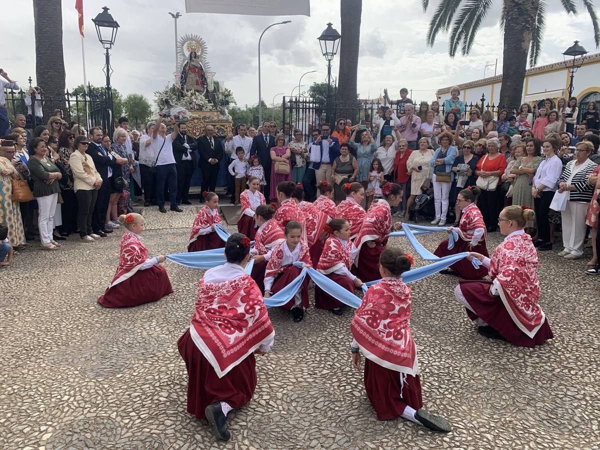 Baile ante la imagen de la Virgen