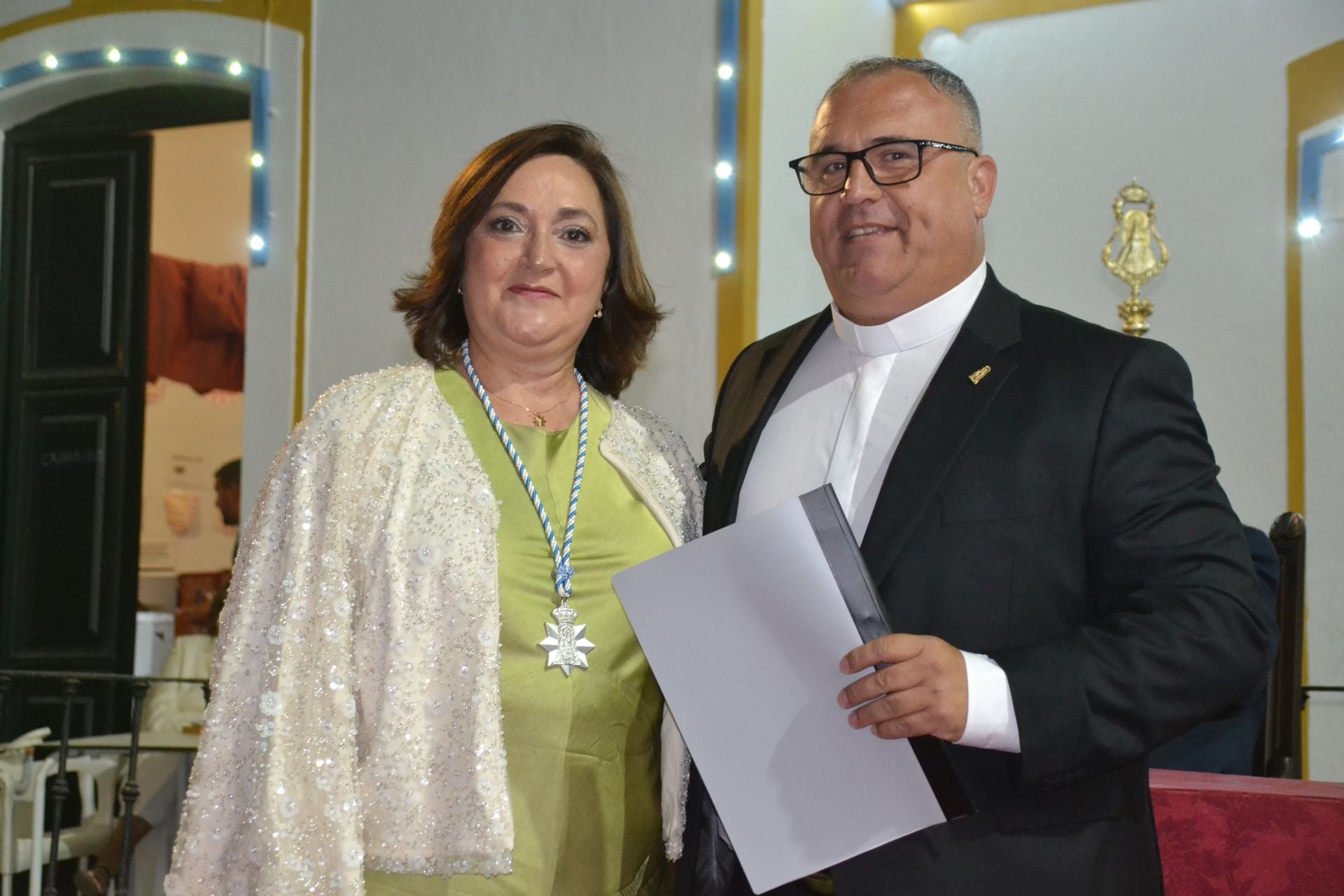 La pregonera y su presentador José Antonio Sequeda