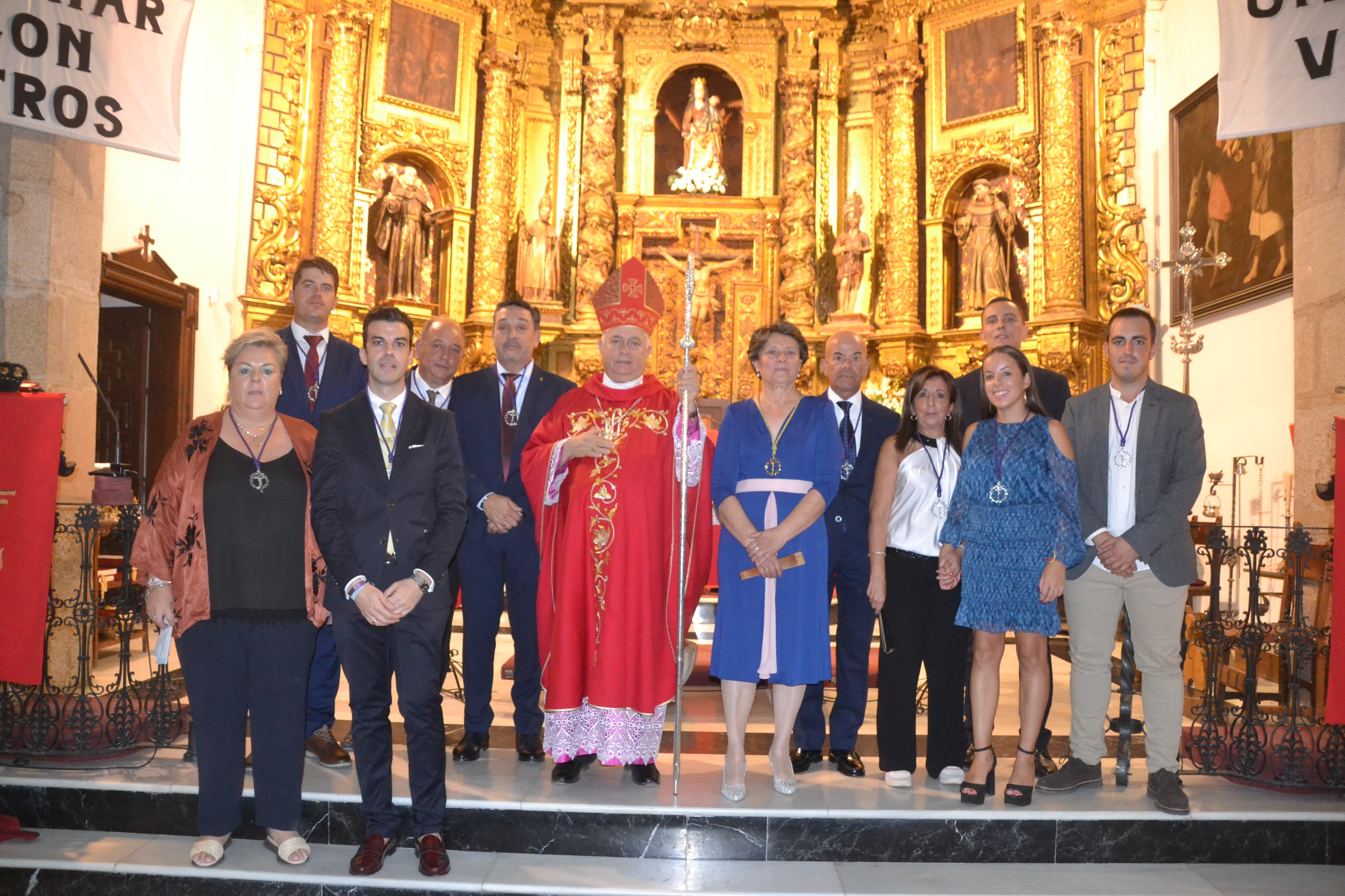 El Arzobispo junto a la Junta de Gobierno de las Misericordias