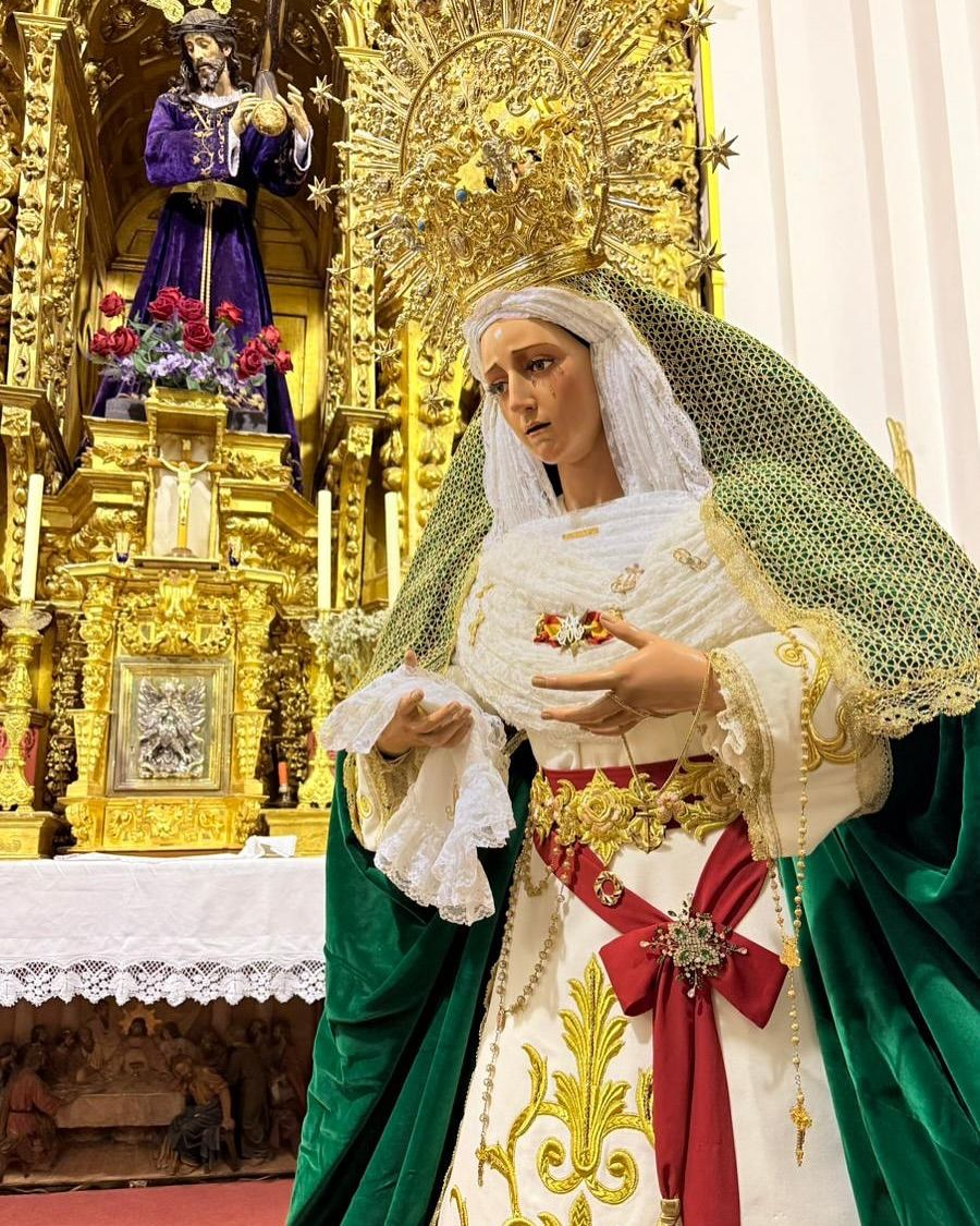 Ntra. Sra de la Esperanza vestida para el triduo en la Capilla del Sagrario