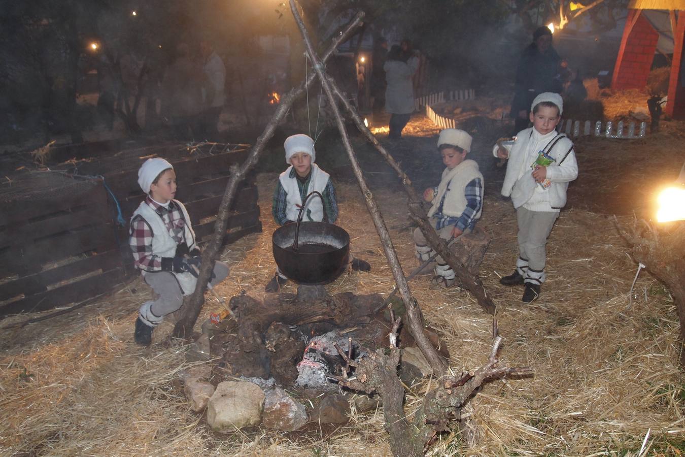 Algunos de los alumnos caracterizados como pastores en el belén viviente del año pasado 