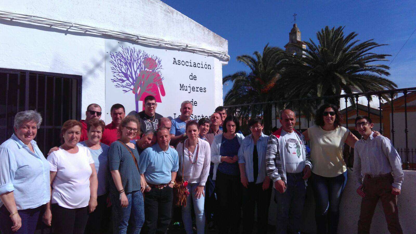 Foto de grupo de los participantes en este taller a su llegada a Mariaño