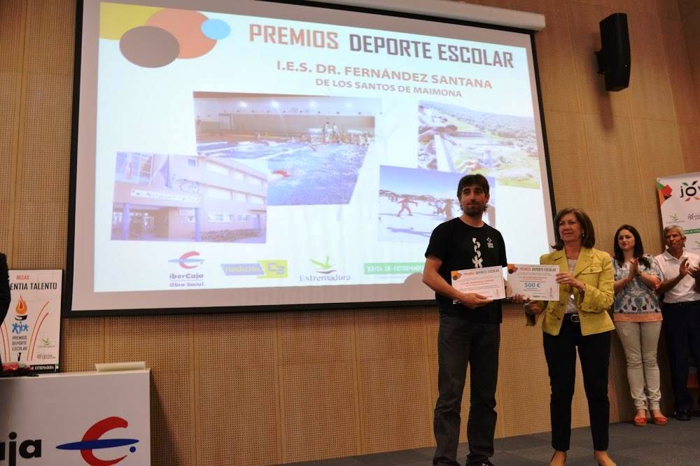 IES Dr. Fernández Santana recibe premio por su proyecto deportivo.
