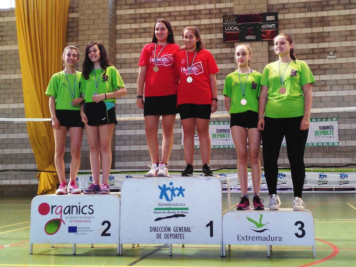 Estrella y Pilar campeonas de Extremadura de bádminton. 