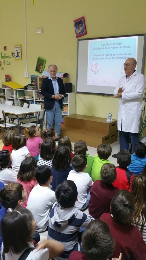 Los escolares durante una de las actividades de esta campaña