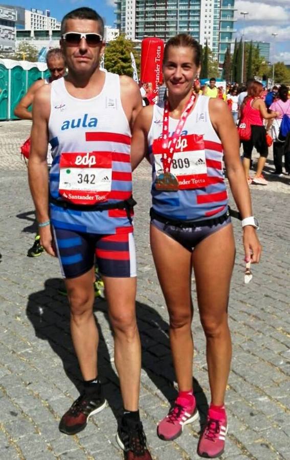 Narci y Sara se muestran orgullosos de su esfuerzo. 