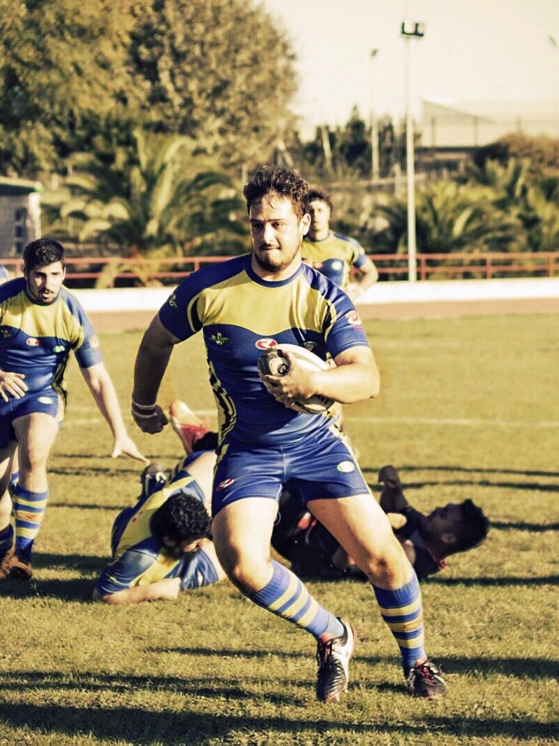 Ricardo toda una locomotora cuando coge el balón