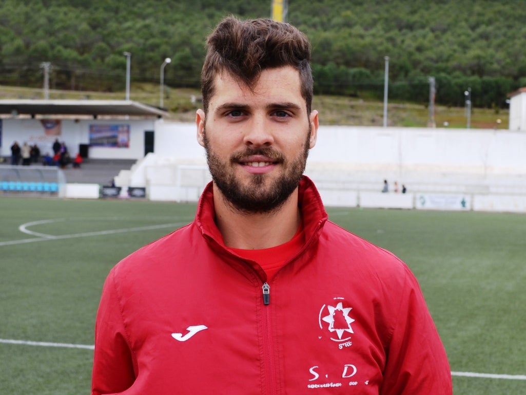 Nacho juega de central 