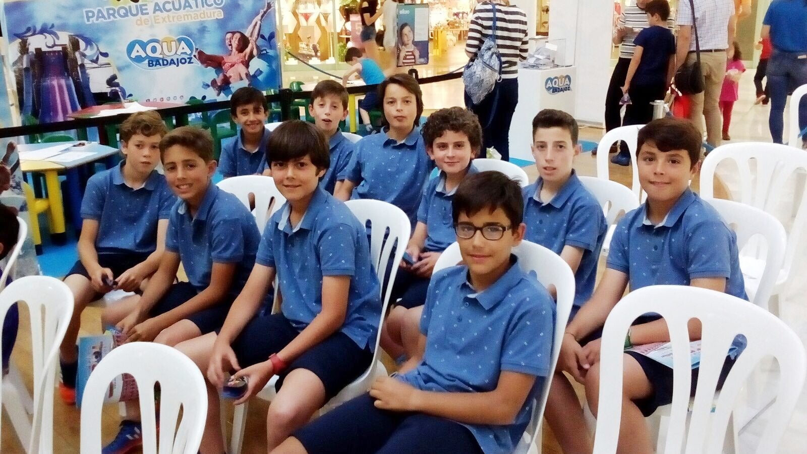 Nuestro pequeños en el día del sorteo del Mundialito celebrado en el Centro Comercial El Faro en Badajoz