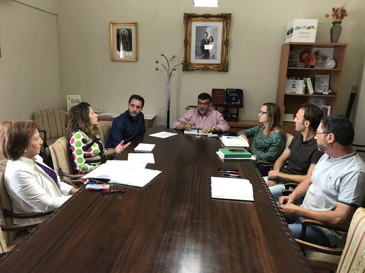 Reunión entre el Ayuntamiento y los colegios 