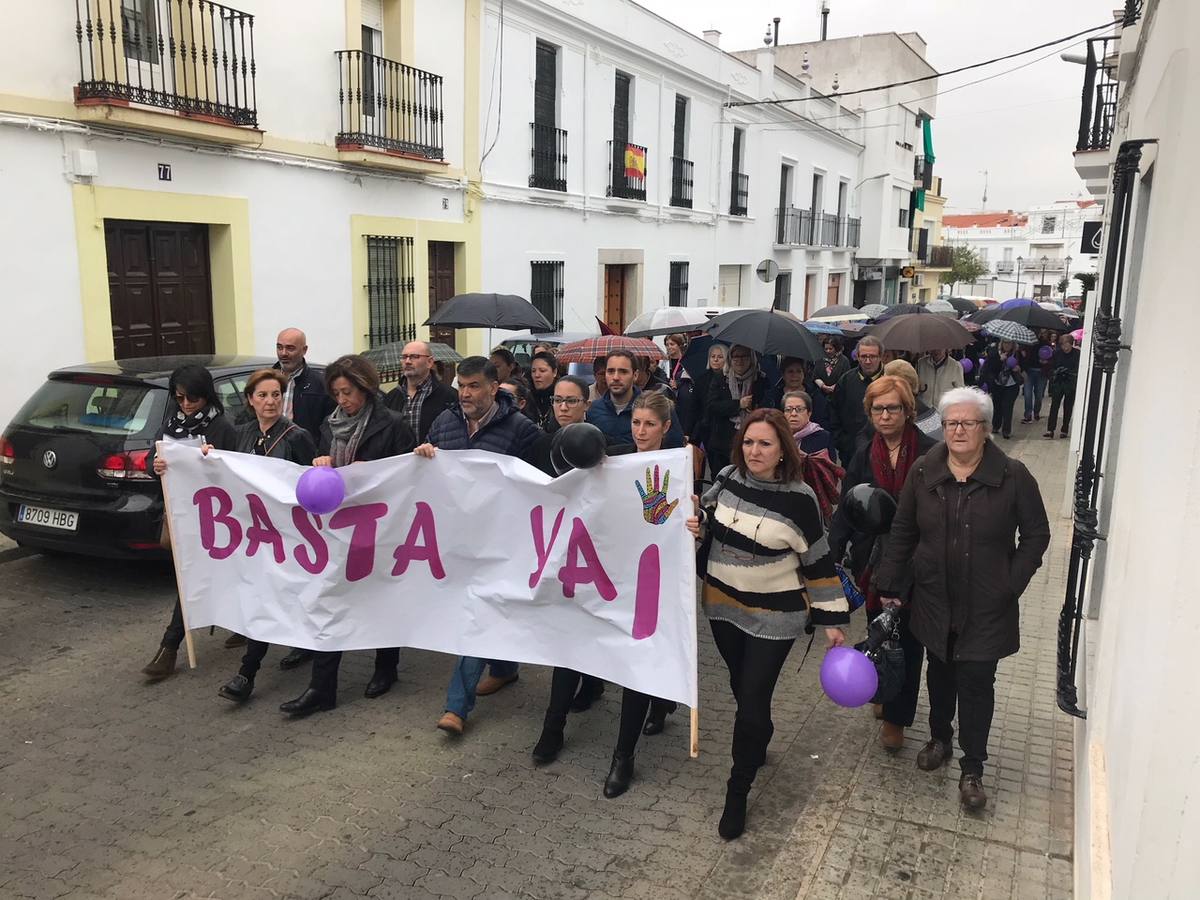 Marcha silenciosa por las calles por el Día Mundial Contra la Violencia de género 