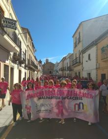Imagen secundaria 2 - Alrededor de 700 inscritos en la última edición de la Marcha Rosa Contra el Cáncer de Mama de Malpartida de Cáceres 
