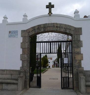 Portada del Cementerio Nuevo de 1911. Foto y Archivo JAAG