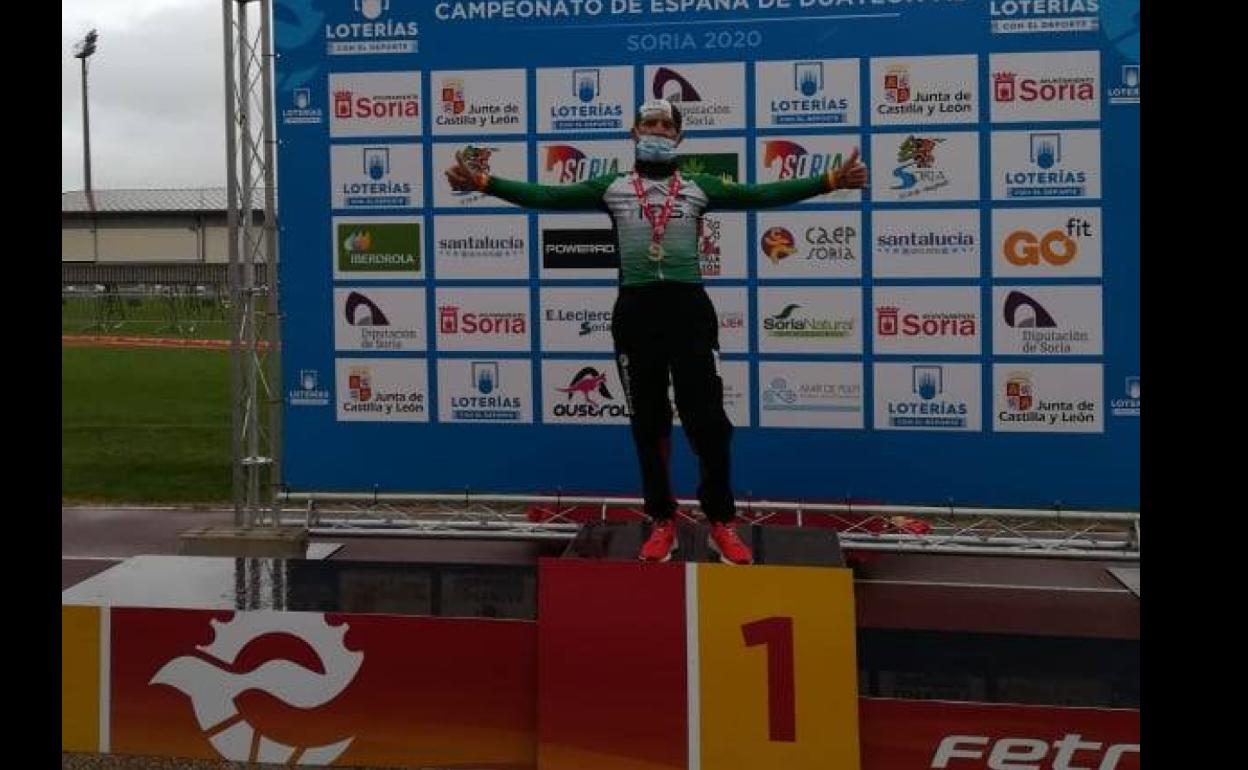Juan Vicente recogiendo la medalla de oro en Soria. 