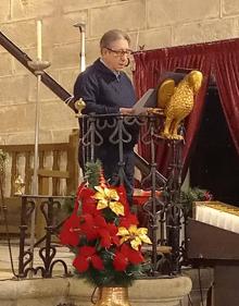 Imagen secundaria 2 - El coro del Cordón de San Isidro amenizó el V Pórtico de Navidad 
