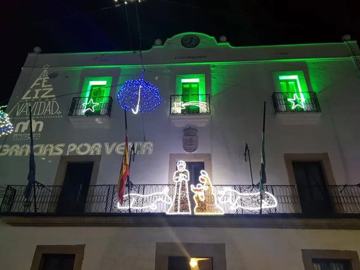 iluminación de la fachada del Ayuntamiento. 