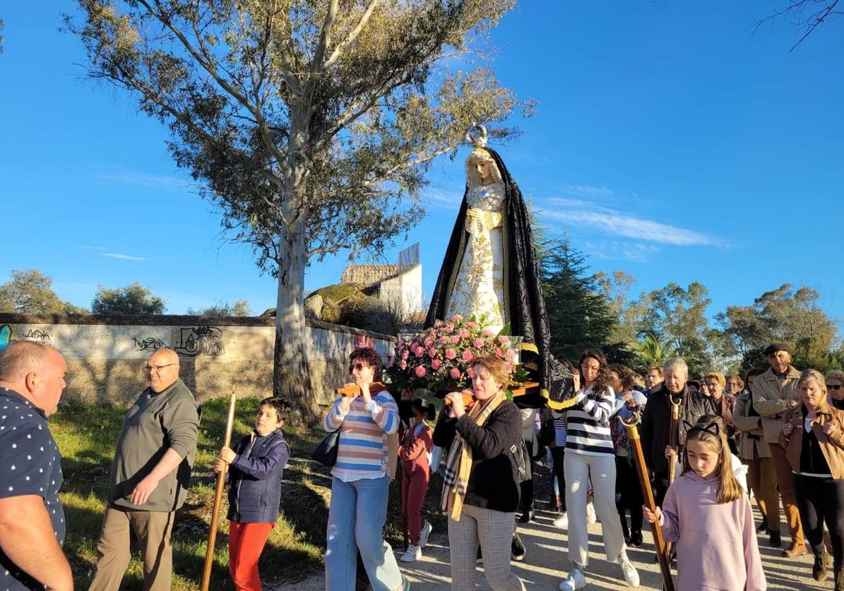 Traslado de la Virgen de la Soledad desde su ermita.