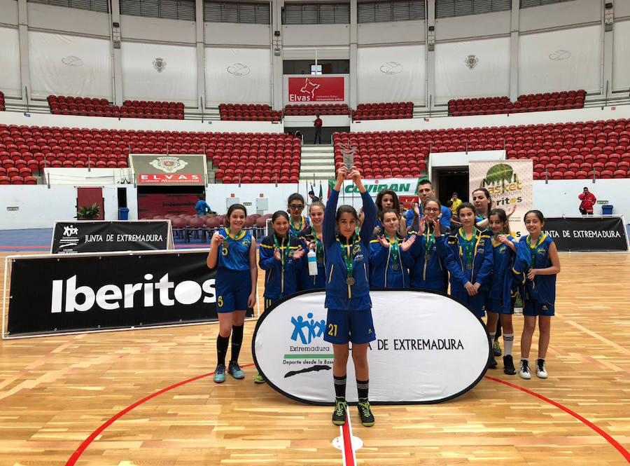 Equipo Alevín Femenino (11-12 años) del BAM, Subcampeonas de Extremadura. 