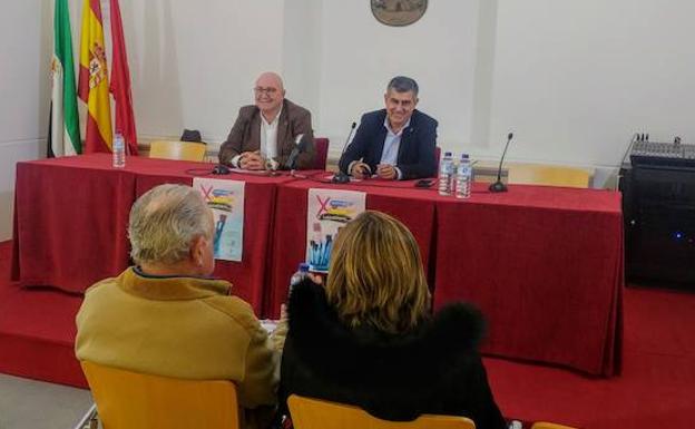El presidente de la Fundación Laura Otero (izquierda) y el alcalde de Miajadas (derecha).