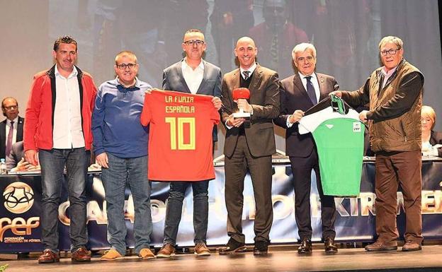 Los dirigentes de la peña, presentes en la gala 
