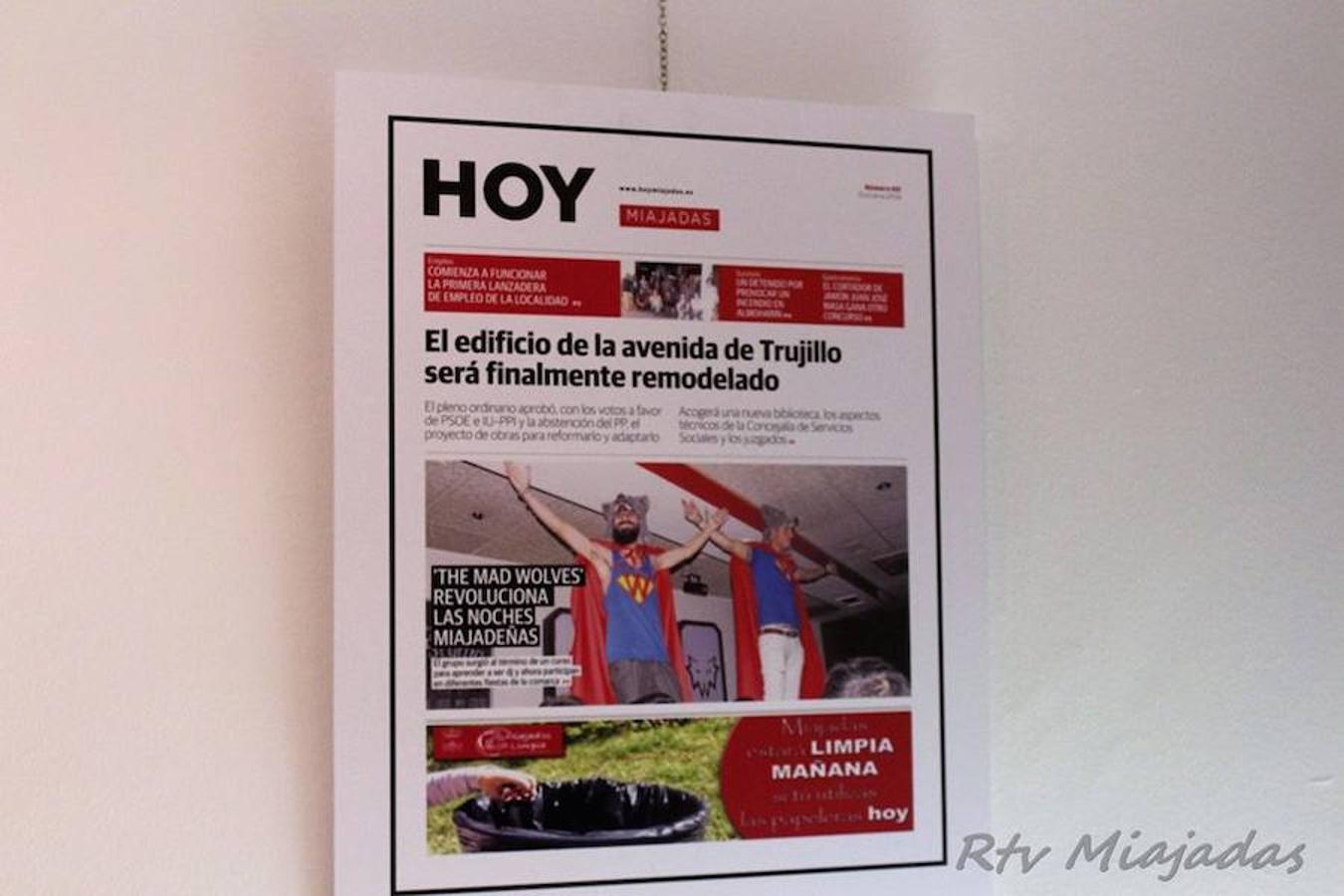 Exposición de portadas de HOY y de HOY Miajadas en el Palacio Obispo Solís en la que se repasan los acontecimientos más destacados de la localidad y que tuvieron su espacio en el periódico