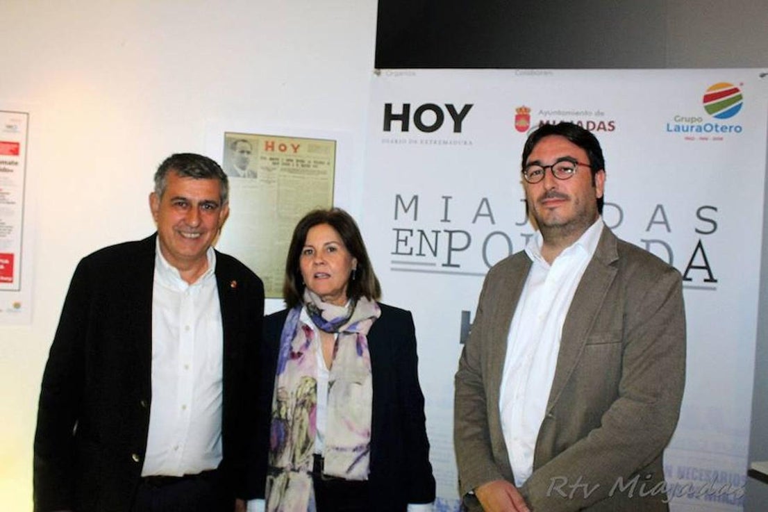 Exposición de portadas de HOY y de HOY Miajadas en el Palacio Obispo Solís en la que se repasan los acontecimientos más destacados de la localidad y que tuvieron su espacio en el periódico