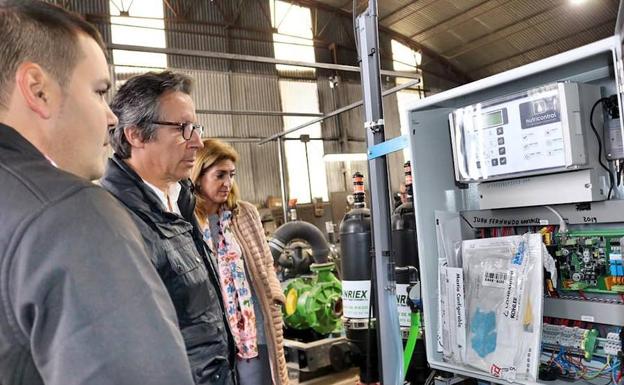 Carlos Floriano visita la Cooperativa de San Isidro en Miajadas 